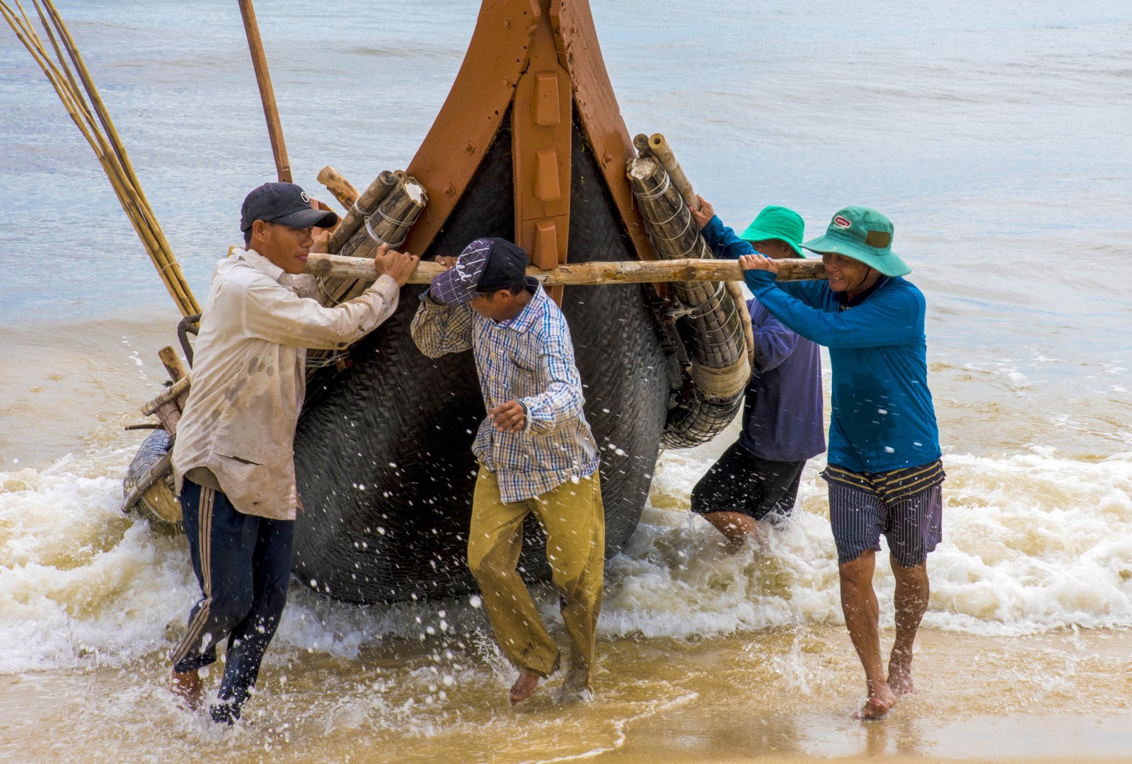 Đọc hiểu gió và tình yêu thổi trên đất nước tôi