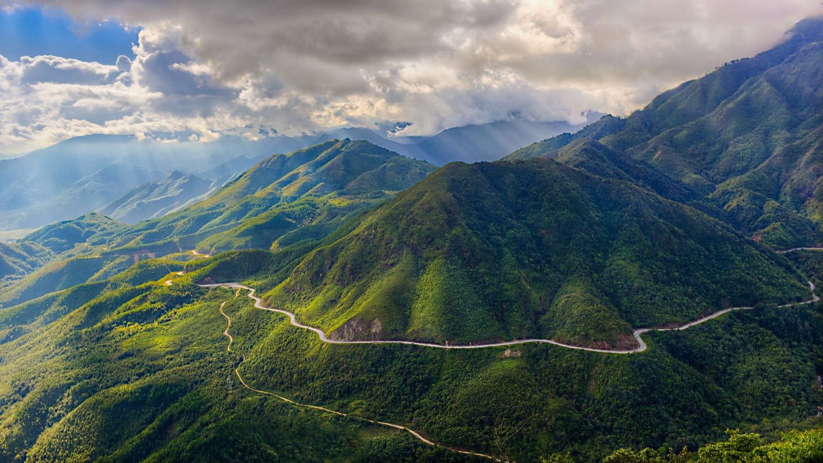 sông mã xa rồi tây tiến ơi ; sông mã xa rồi tây tiến ơi nhớ về rừng núi nhớ chơi vơi ; sông mã xa rồi tây tiến ơi mai châu mùa em thơm nếp xôi