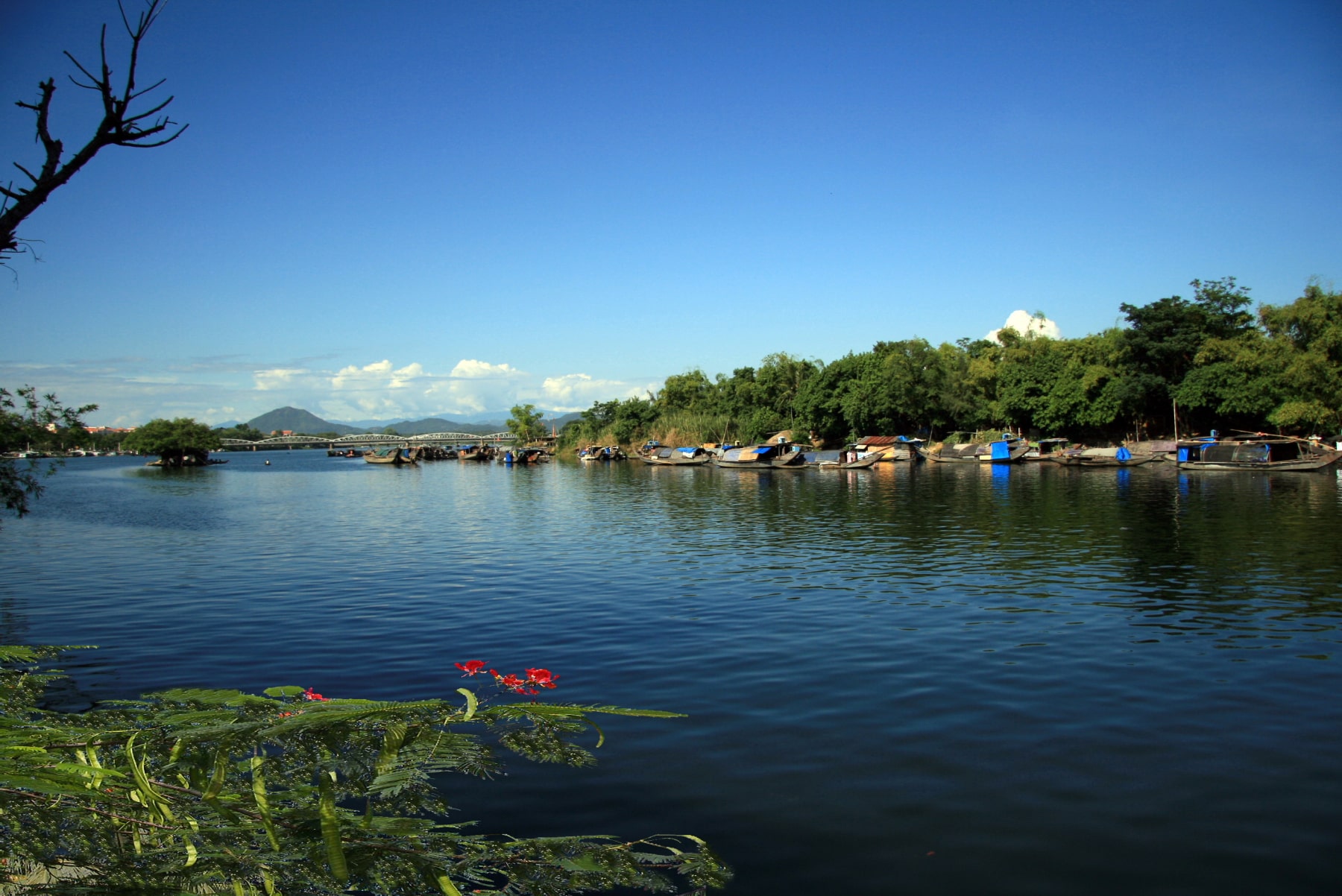 Sông Hương là vậy là dòng sông của thời gian ngân vang