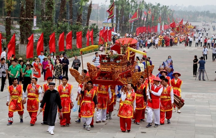 Lễ hội Đền Hùng cánh diều ; lễ hội đền hùng cánh diều ngắn nhất ; Văn 10 lễ hội Đền Hùng Cánh diều ; soạn lễ hội đền hùng ; Soạn bài lễ hội Đền Hùng ngắn nhất