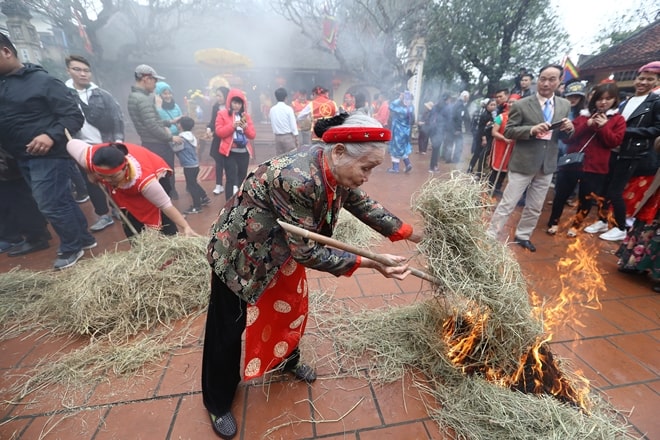 tưng bừng Hội thổi cơm thi làng thị cấm ;  đọc hiểu tưng bừng Hội thổi cơm thi làng thị cấm ; trắc nghiệm tưng bừng Hội thổi cơm thi làng thị cấm